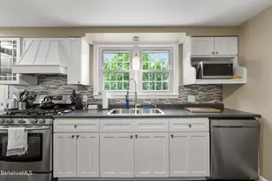 46 Woodlawn Ave, North Adams, MA 01247 - Photo 12