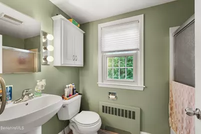 46 Woodlawn Ave, North Adams, MA 01247 - Photo 26