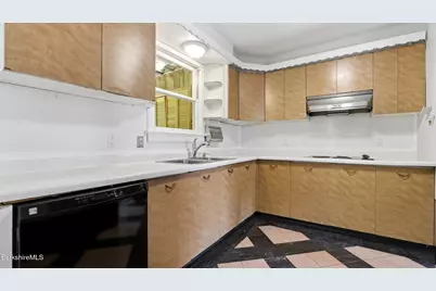 125 Friend St, Adams, MA 01220 - Photo 12