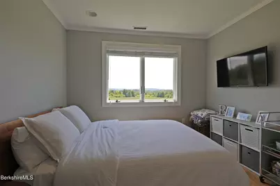 154 Plunkett St, Lenox, MA 01240 - Photo 28