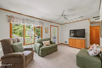 29 Cecelia Ter, Pittsfield, MA 01201 - Photo 6