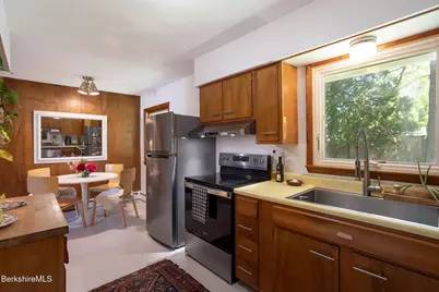 8 Stillwell St, Great Barrington, MA 01230 - Photo 12
