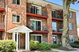 106 E Housatonic St, Pittsfield, MA 01201 - Photo 2