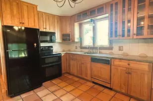 106 E Housatonic St, Pittsfield, MA 01201 - Photo 12