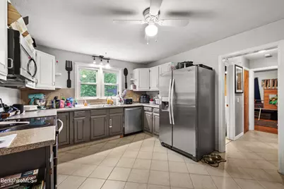 1952 East St, Pittsfield, MA 01201 - Photo 12
