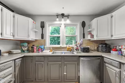 1952 East St, Pittsfield, MA 01201 - Photo 14