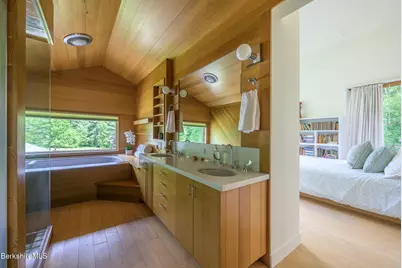 729 Hewins St, Sheffield, MA 01257 - Photo 38