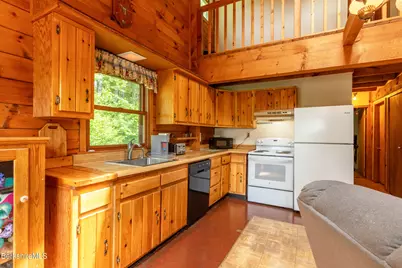 48 Canterbury Ln, Hinsdale, MA 01235 - Photo 12