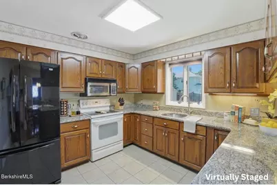 15 Lillian St, Pittsfield, MA 01201 - Photo 6