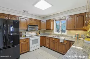 15 Lillian St, Pittsfield, MA 01201 - Photo 6
