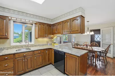 15 Lillian St, Pittsfield, MA 01201 - Photo 8