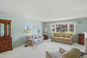 15 Lillian St, Pittsfield, MA 01201 - Photo 4