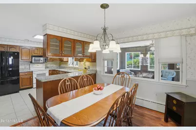 15 Lillian St, Pittsfield, MA 01201 - Photo 10