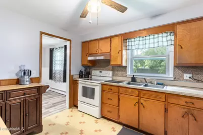 580 Elm St, Pittsfield, MA 01201 - Photo 10