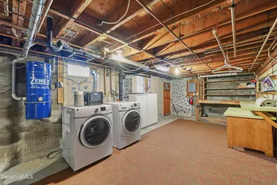 28 Calumet St, Pittsfield, MA 01201 - Photo 46