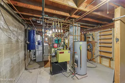 28 Calumet St, Pittsfield, MA 01201 - Photo 48