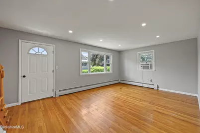 28 Calumet St, Pittsfield, MA 01201 - Photo 8