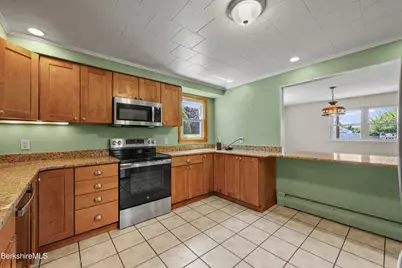 28 Calumet St, Pittsfield, MA 01201 - Photo 14