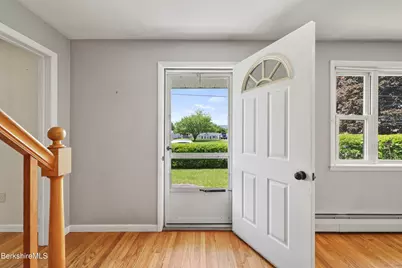 28 Calumet St, Pittsfield, MA 01201 - Photo 4
