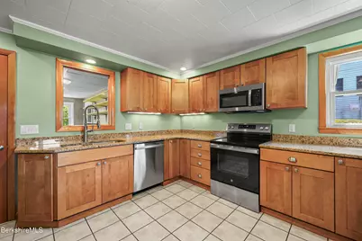 28 Calumet St, Pittsfield, MA 01201 - Photo 12