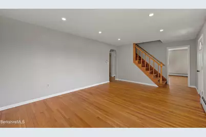28 Calumet St, Pittsfield, MA 01201 - Photo 6