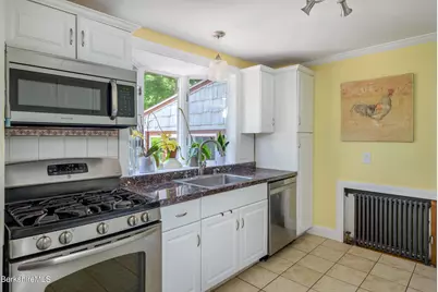 19 Roselyn Dr, Pittsfield, MA 01201 - Photo 12