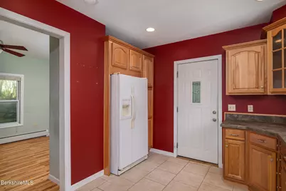 32 Hathaway St, North Adams, MA 01247 - Photo 6