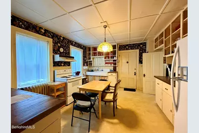 58 Quincy St, North Adams, MA 01247 - Photo 6