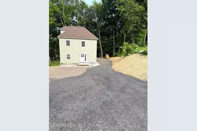 11 Hathaway St, North Adams, MA 01247 - Photo 32