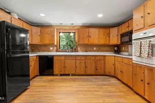 410 Long Bow Ln, Becket, MA 01223 - Photo 14