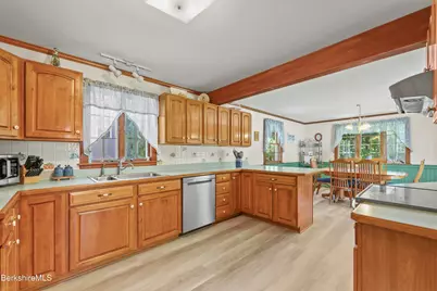 61 Harding St, Pittsfield, MA 01201 - Photo 16