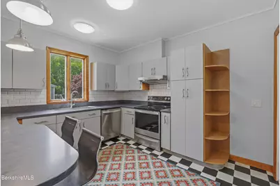 1121 North St, Pittsfield, MA 01201 - Photo 10