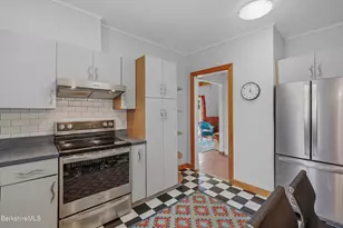 1121 North St, Pittsfield, MA 01201 - Photo 6