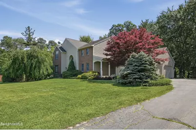 36 Meadow Ridge Dr, Pittsfield, MA 01201 - Photo 2