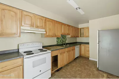 110 Elizabeth St, Pittsfield, MA 01201 - Photo 28