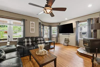 33 Orchard St, Adams, MA 01220 - Photo 6
