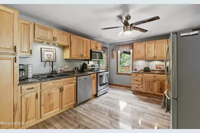33 Orchard St, Adams, MA 01220 - Photo 16