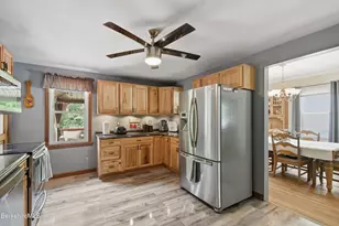 33 Orchard St, Adams, MA 01220 - Photo 2