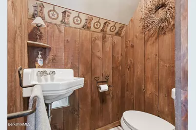 33 Orchard St, Adams, MA 01220 - Photo 18
