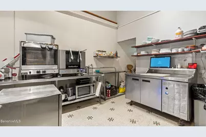 391 North St, Pittsfield, MA 01201 - Photo 18