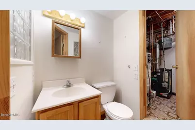 38 Hubbard St, Lenox, MA 01240 - Photo 14