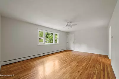 5 Morgan Manor #Unit 8, Lenox, MA 01240 - Photo 4