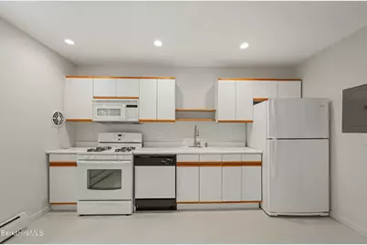 5 Morgan Manor #Unit 8, Lenox, MA 01240 - Photo 6