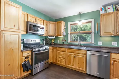 38 Velma Ave, Pittsfield, MA 01201 - Photo 4