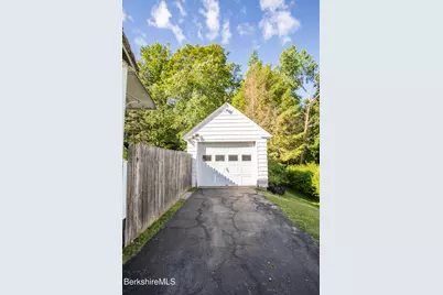 38 Velma Ave, Pittsfield, MA 01201 - Photo 32