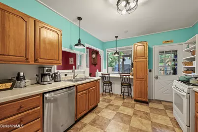 35 Summer St, Adams, MA 01220 - Photo 18