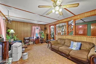 8 Glenn St, Adams, MA 01220 - Photo 10