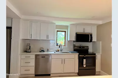 33 Reuter Ave, Pittsfield, MA 01201 - Photo 8
