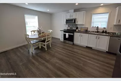 395 Cheshire Rd #113, Pittsfield, MA 01201 - Photo 6