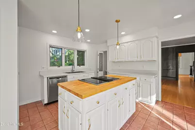 22 Maple St, Adams, MA 01220 - Photo 12